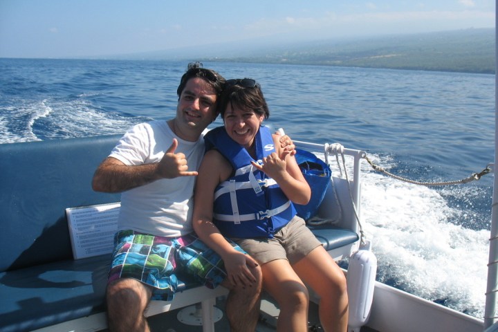 Couple on boat ride to Captain Cook's Monument